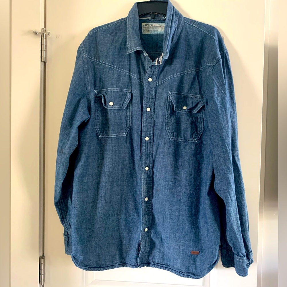 Levi denim button down shirt. Cuffable with straps. 1853501 xxl pearl snaps